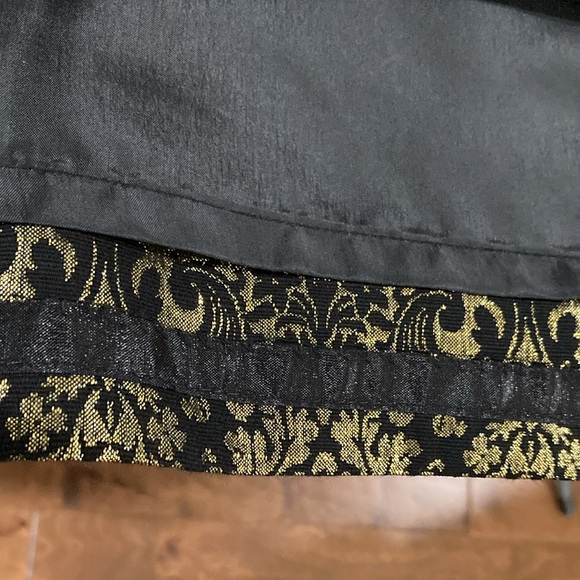 Gorgeous Black & Gold - Picture 8 of 15